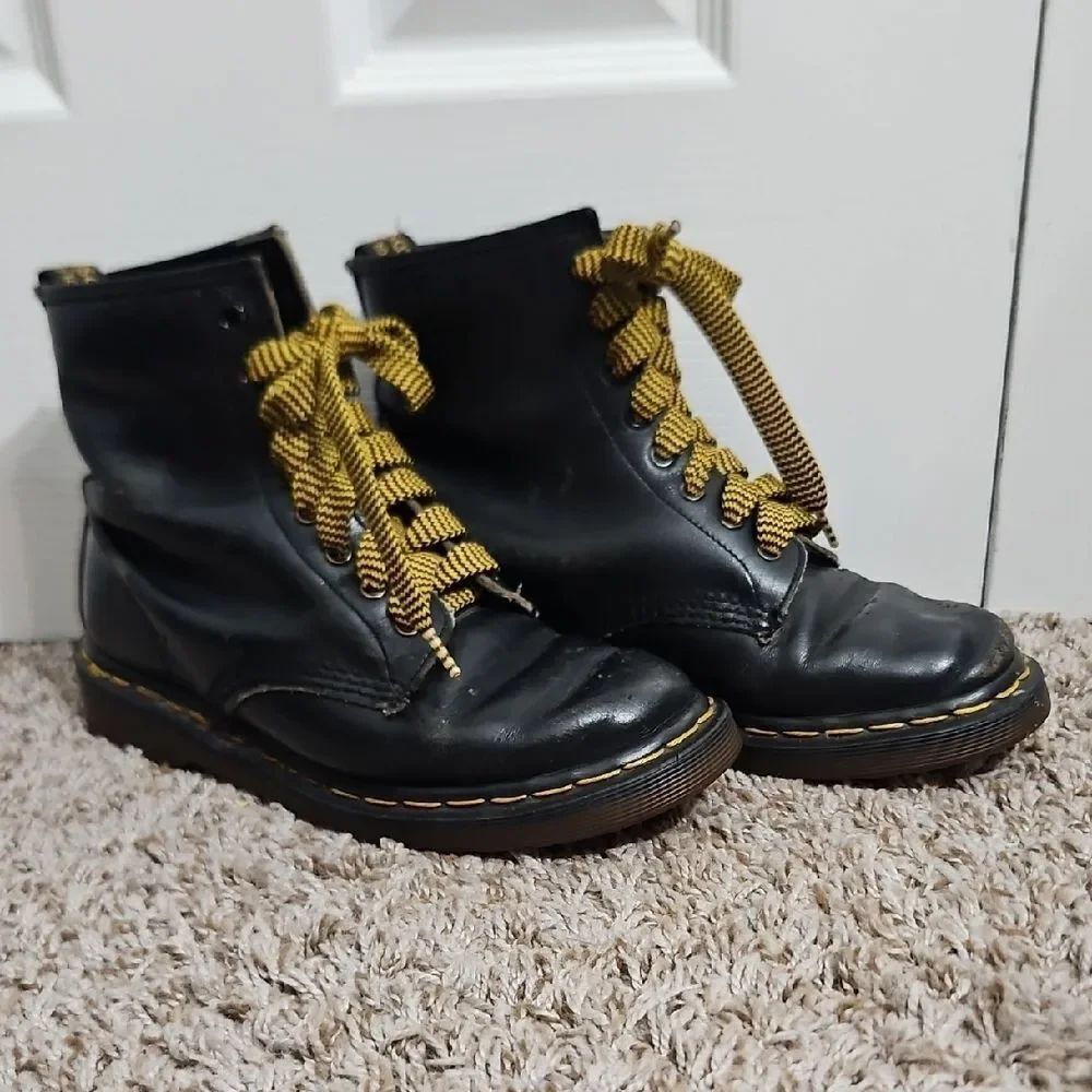 Vintage Dr. Martens Made in England Boots – Size 6